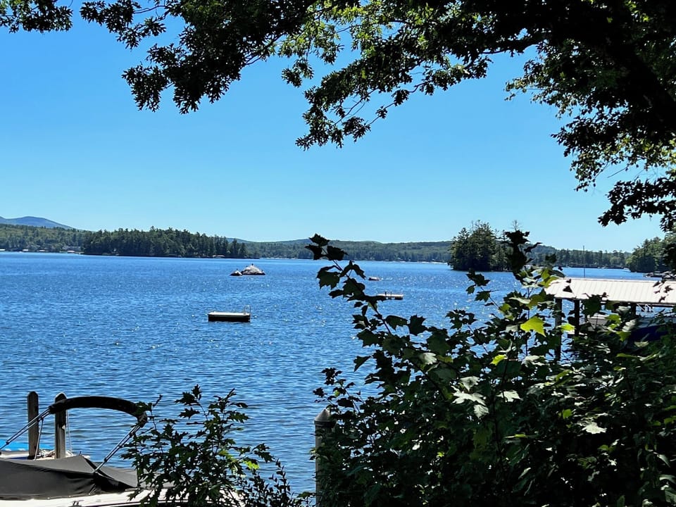 Enjoy the beauty and tranquility of Lake Winnipesaukee in the NH White Mountains