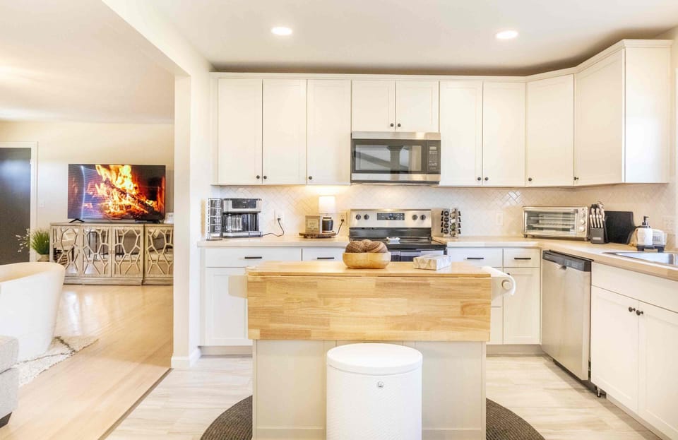 Fully equipped kitchen.