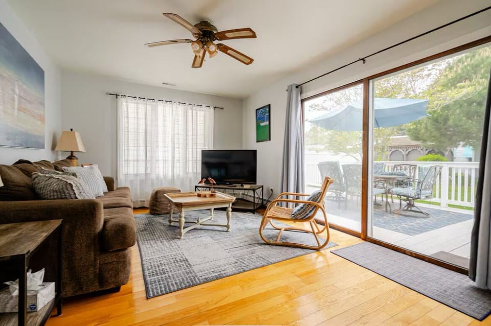 Bright and spacious living room #2