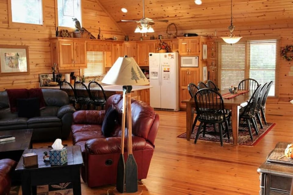The 700+ sq ft Grand room allows for family and friend's gatherings.