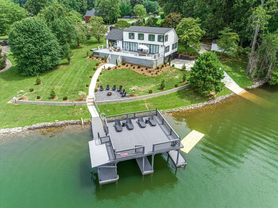 With the lake dock just a stone's throw away from your home-away-from-home, you'll relish the convenience of being able to embrace the outdoors whenever your heart desires.