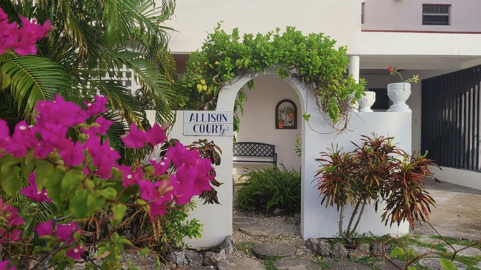 Entrance to the courtyard