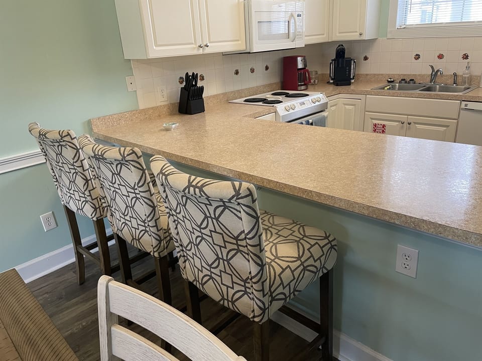 Breakfast Bar/Kitchen