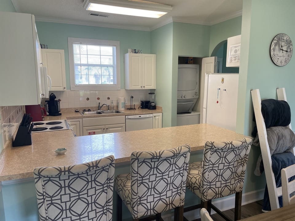 Kitchen with Washer/Dryer