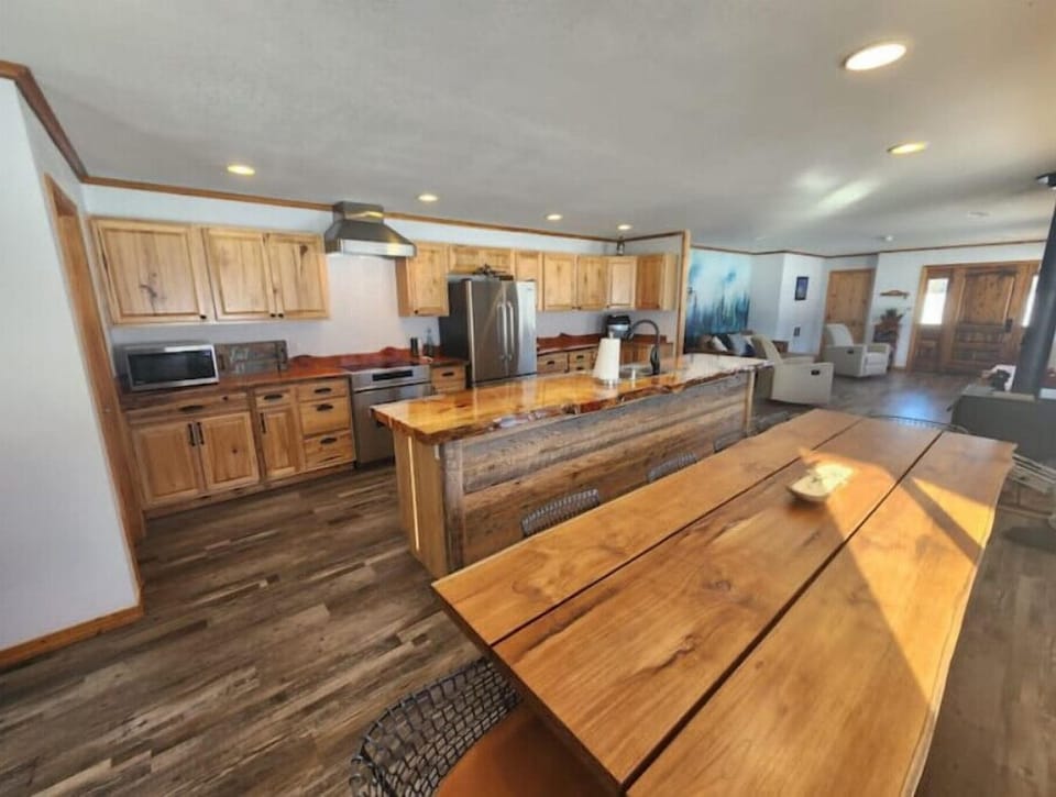 Beautiful open space with plenty of room to cook, entertain & enjoy