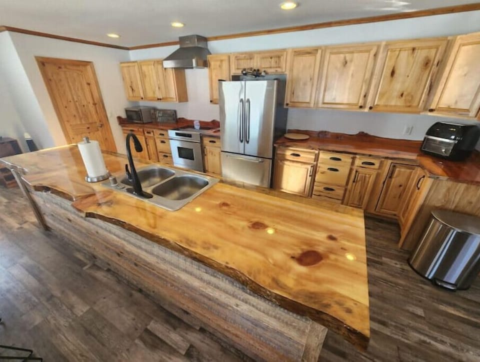 The kitchen is well equipped (not all appliances are shown)