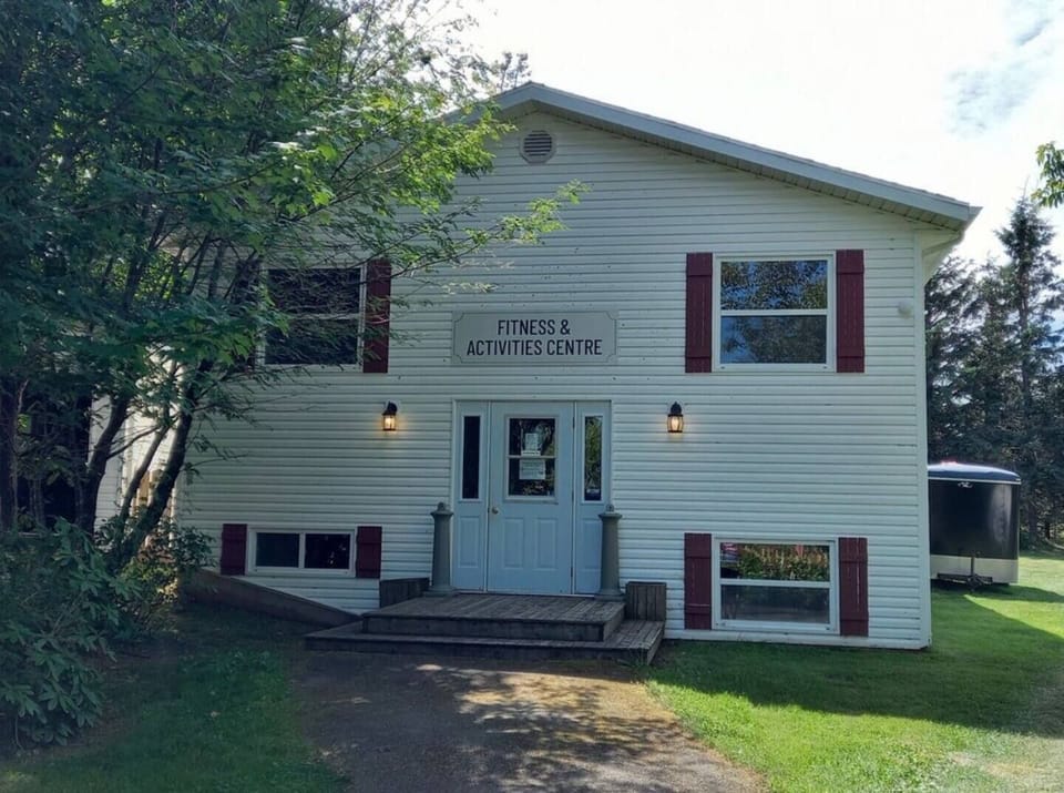 Laundry facilities, pool, air hockey, table tennis, exercise equipment and more!
