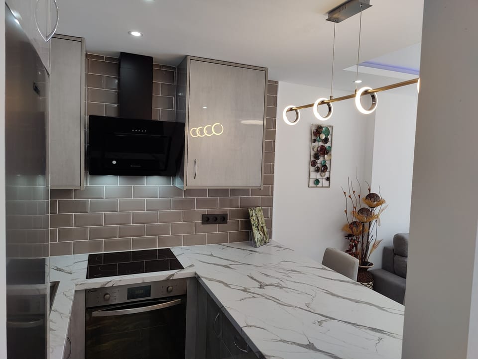 Plenty of light and cooking space in the kitchen