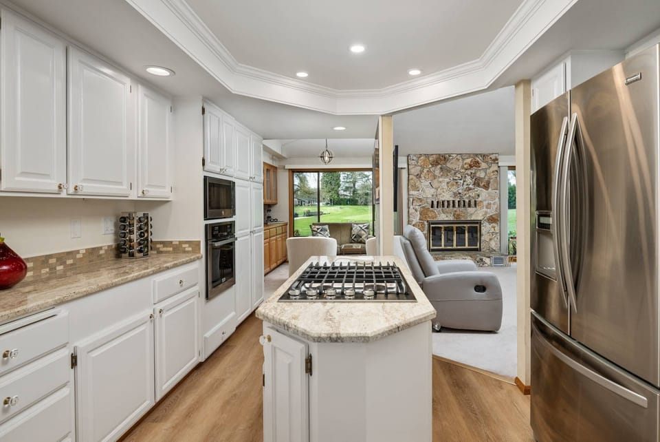 Cook delicious meals for breakfast, lunch, and dinner in this fully equipped kitchen.