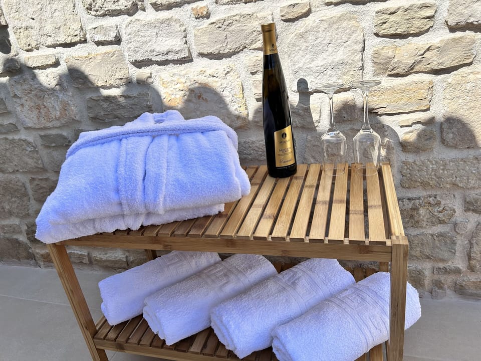 TOWELS, BATHROBE