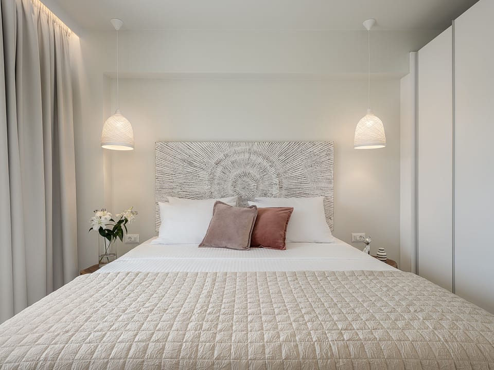 The ground floor features a twin bed that can be a king size bed upon request.