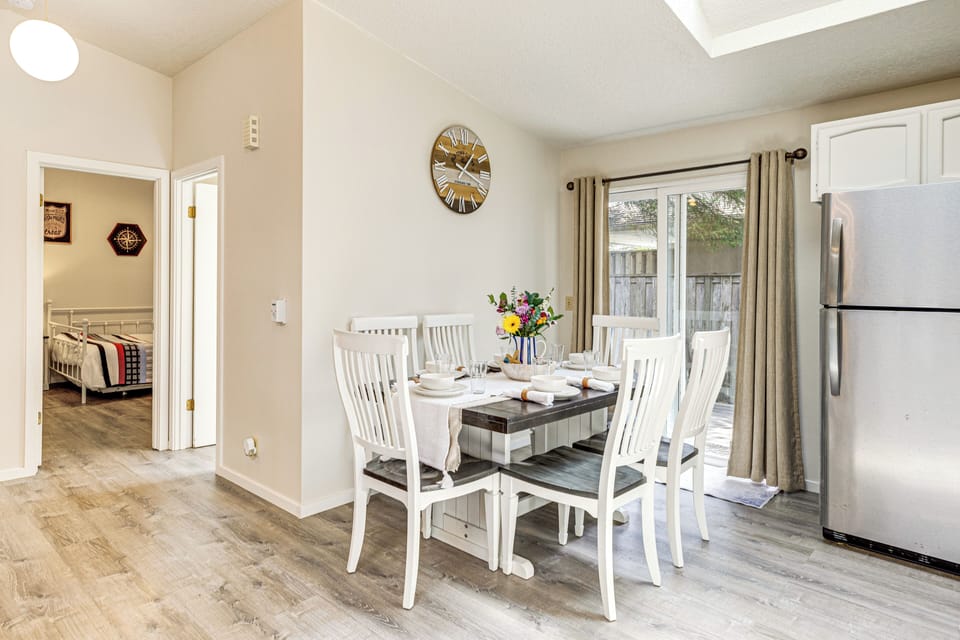 Dining Area | Dishware & Flatware