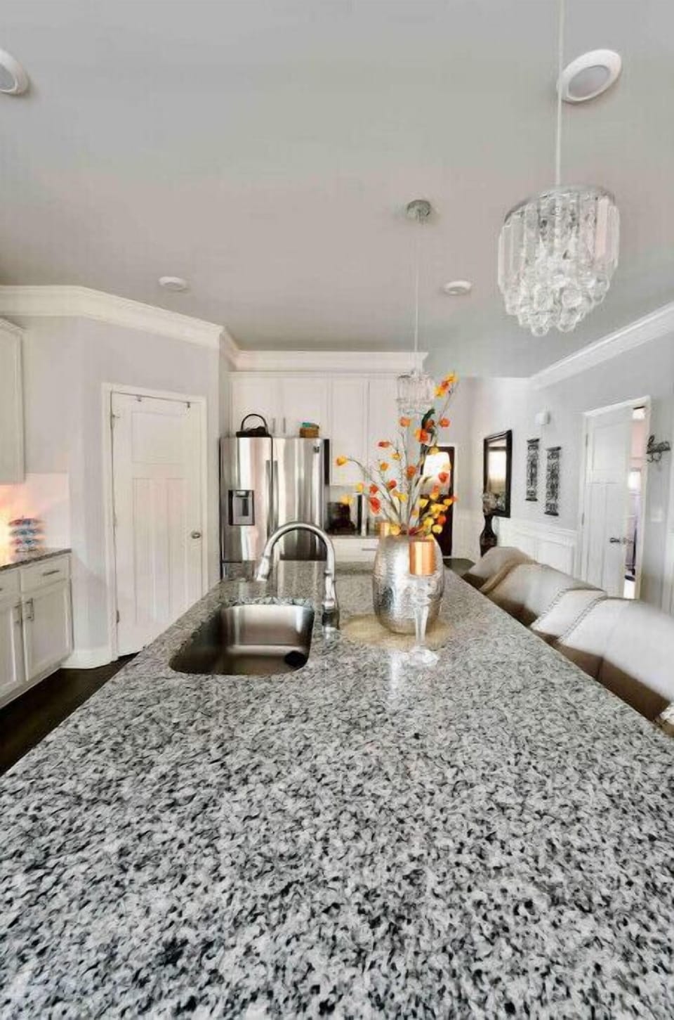 Kitchen / Island front view 