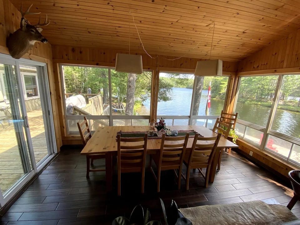 Dining room.