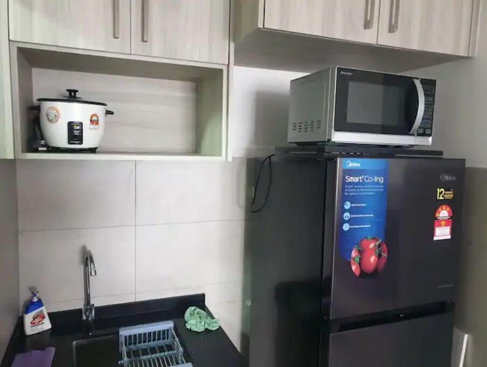 Microwave & Full size Fridge