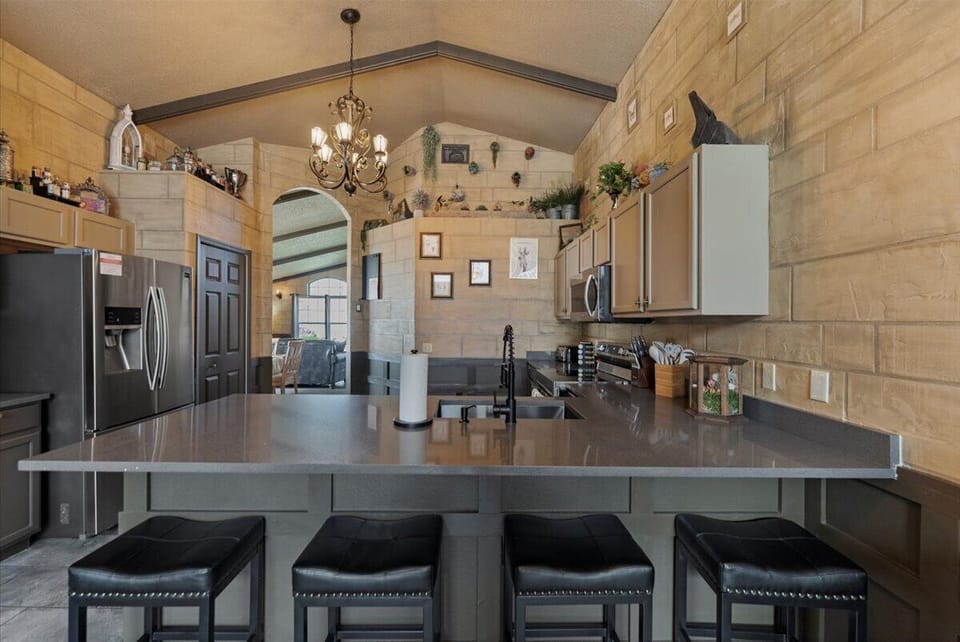 Fully Stocked Kitchen & Dining — Ready for Family Meals
