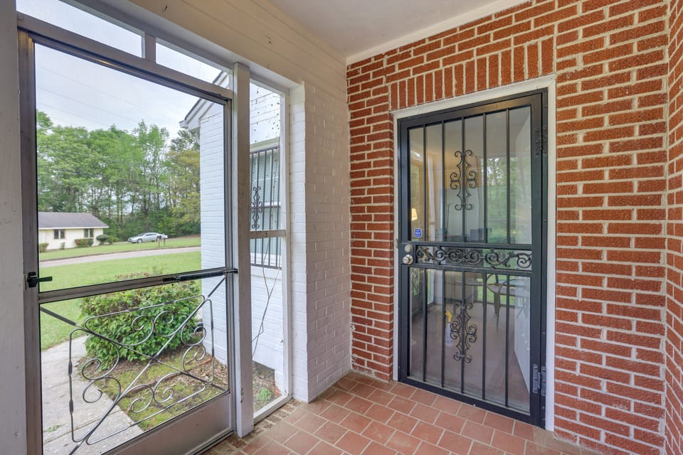 House Exterior | Screened Porch