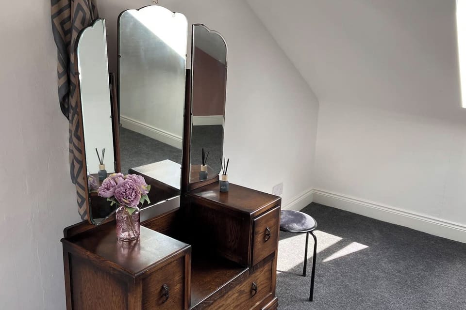 Elegant dressing table, perfect for getting ready
