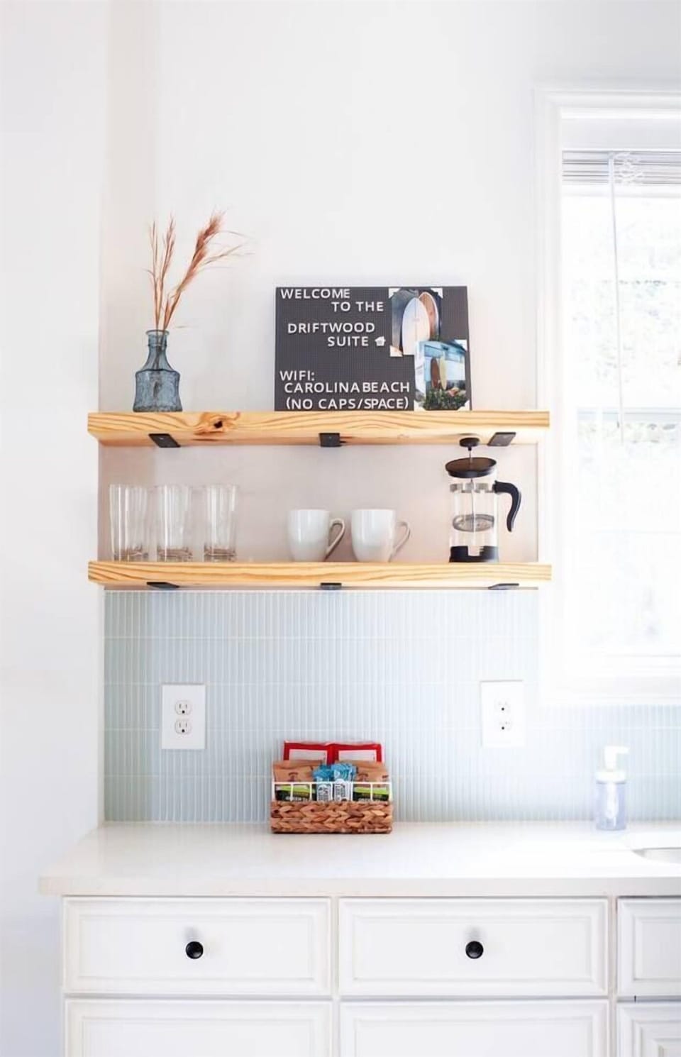 Fully equipped kitchen (coffee pot, french press, toaster, blender, pots/pans, dinnerware, utensils, cooking sheets, & more)