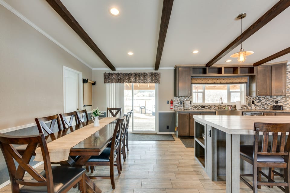 Dining Area | Dishware Provided