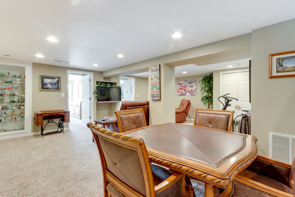 Lower Living Area | Smart TV | Exercise Bike | Pack 'n Play | Basement