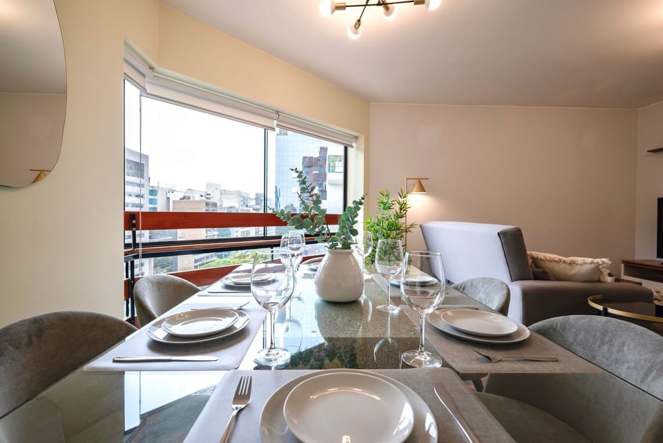 Dining table for up to 6 people