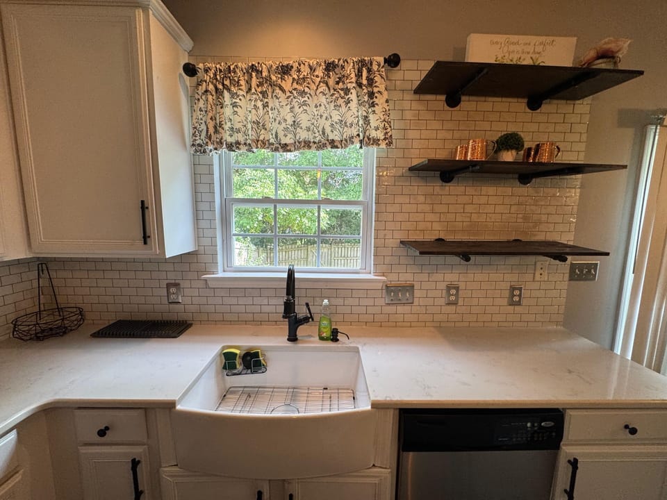 Kitchen farm sink