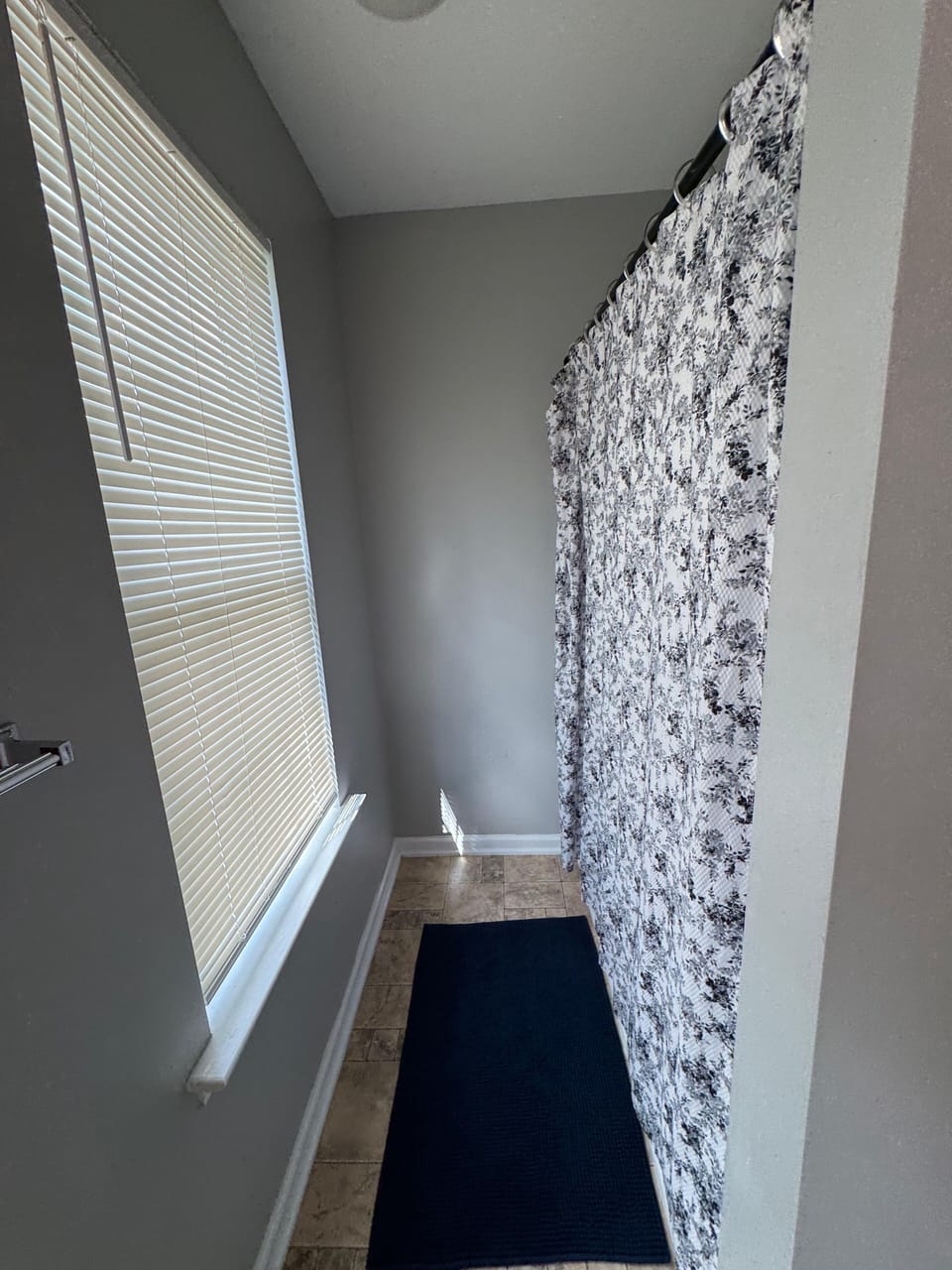 Full bathroom 2