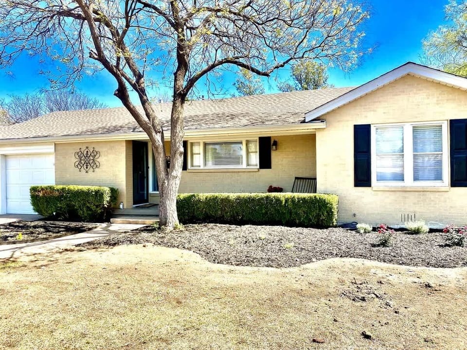 Beautiful home in a quiet and peaceful neighborhood of Amarillo's Wolflin historic district, The perfect little hideaway