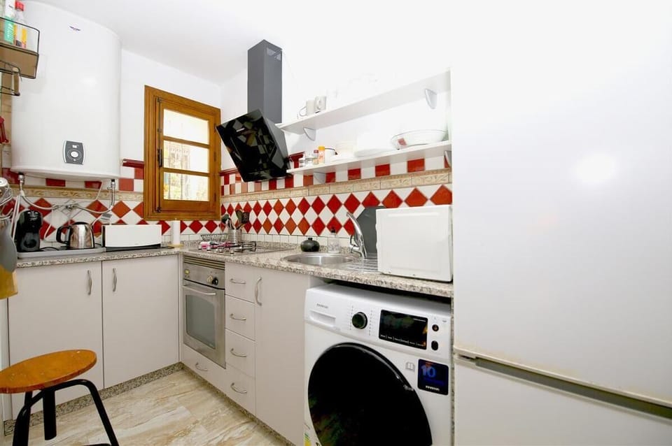 Kitchen in this apartment is very well fitted 