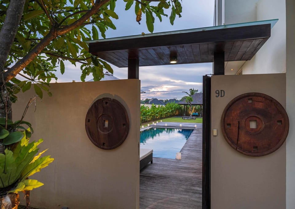 Private entrance 