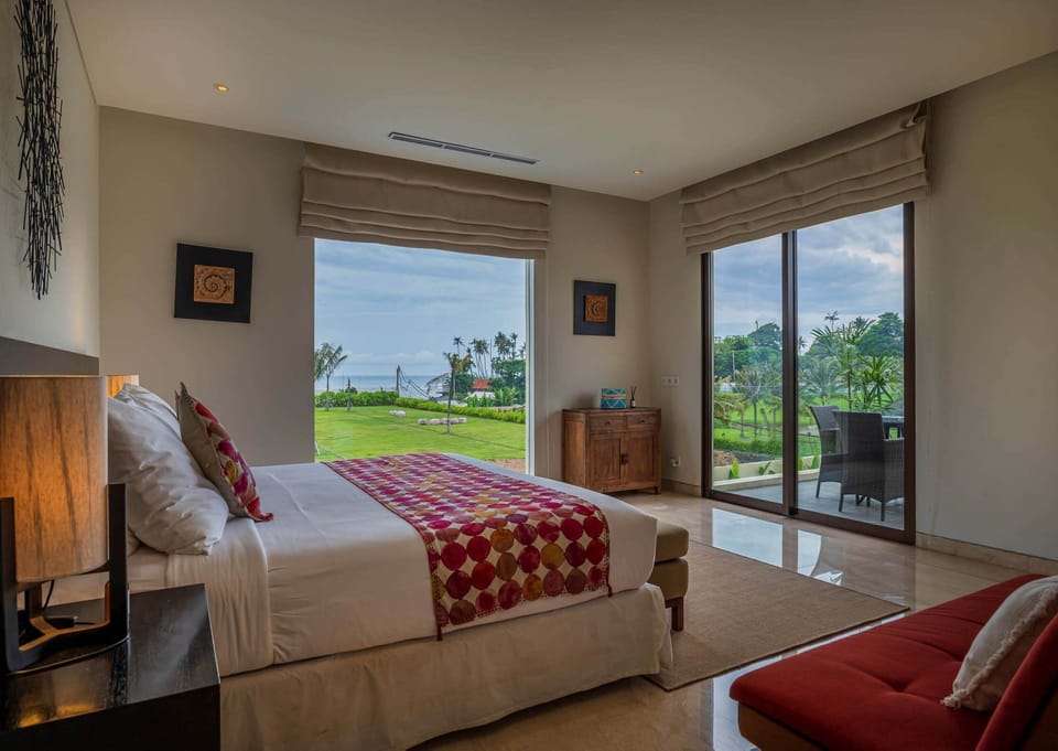 Oceanview master bedroom 