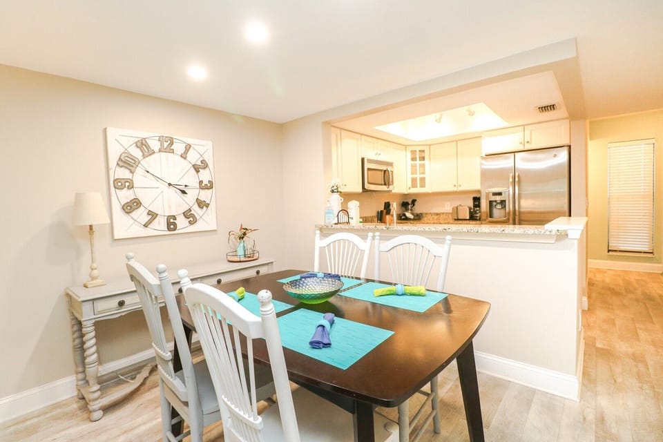 St. Augustine Beach Rentals Dining Area