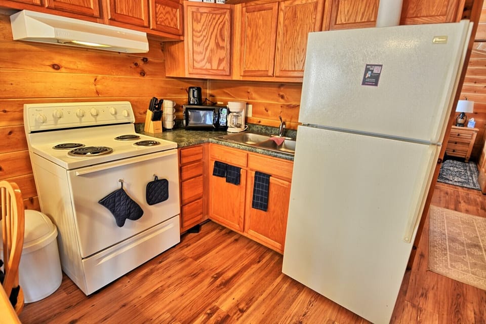 Kitchen with Regular Coffee Maker, Microwave