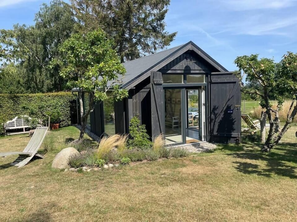 Summer house from the south (2)