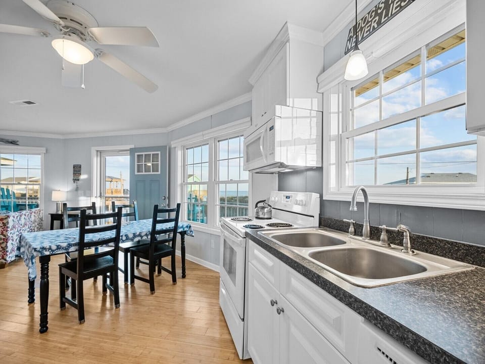 Kitchen and Dining - A Wall of Glass - Expansive Ocean Views