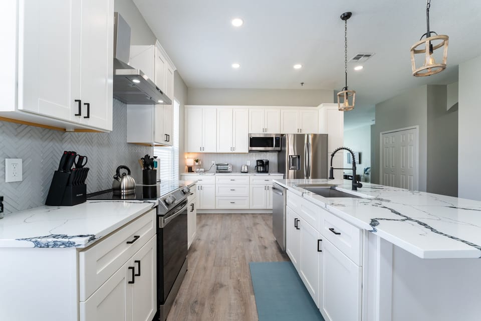 Beautiful Full Size Kitchen with Basic Kitchen Starter Essentials