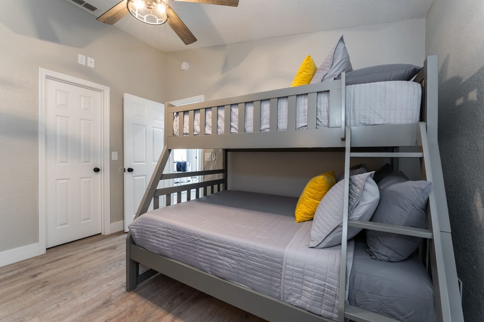 Bedroom 4 Downstairs Twin Over Full Bunkbed Bedroom Sleeps 3