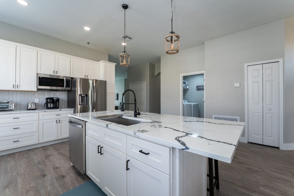 Beautiful Full Size Kitchen with Basic Kitchen Starter Essentials