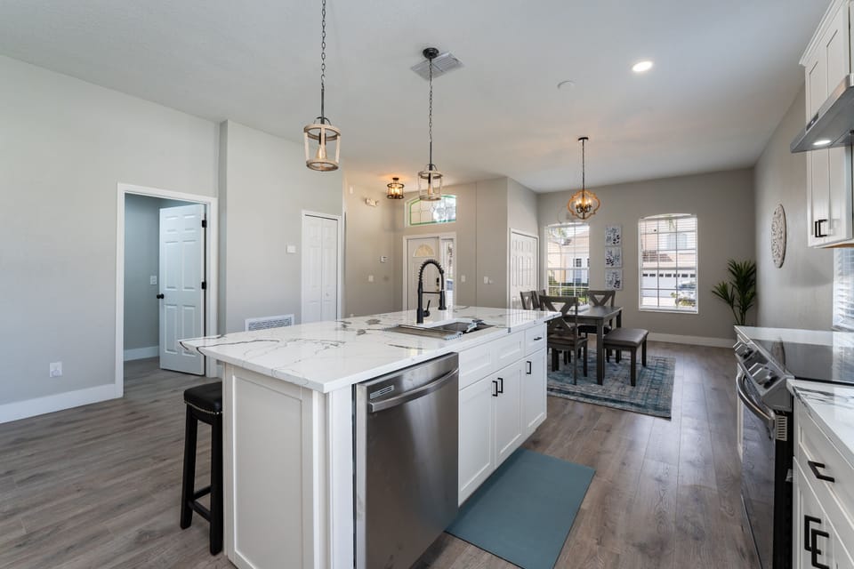 Spacious Living Area with Dining Table and Full Size Kitchen