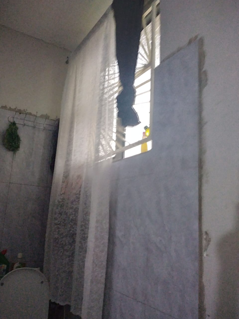 Well airated bathroom n shower 