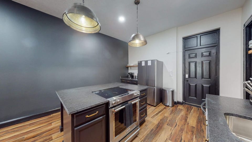 Kitchen: It has well-maintained and modern appliances, always ready to assist you while you're cooking. From the sleek oven and stove to the efficient refrigerator, everything is in excellent condition for smooth and enjoyable meal preparation.