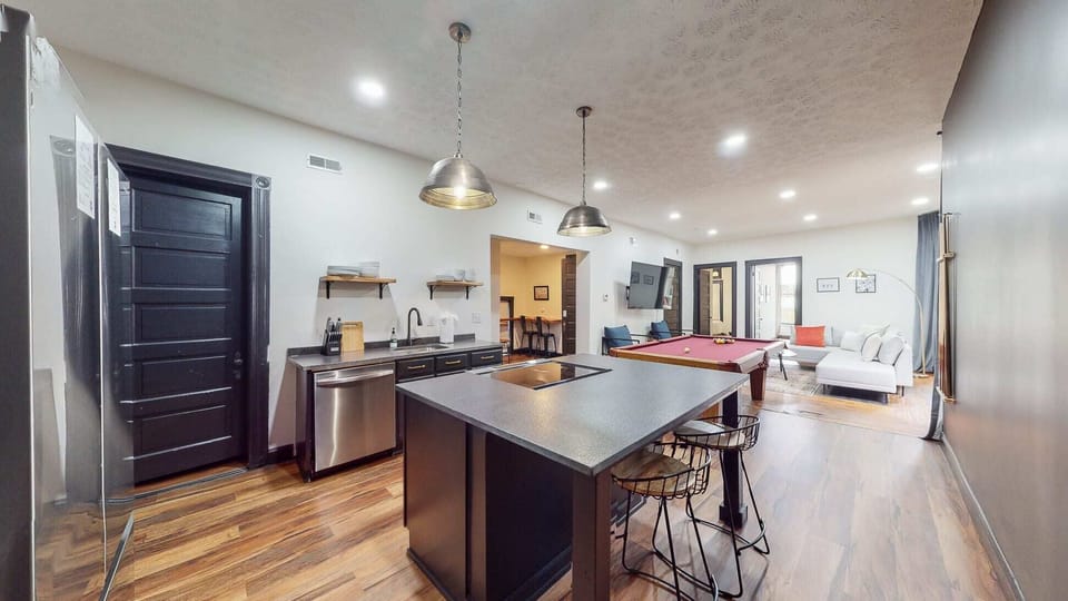 Kitchen: The open layout of the apartment allows easy access to all parts of the kitchen as you enter. With no partitions hindering your movement, you can freely move around and interact with family or guests while preparing meals.
