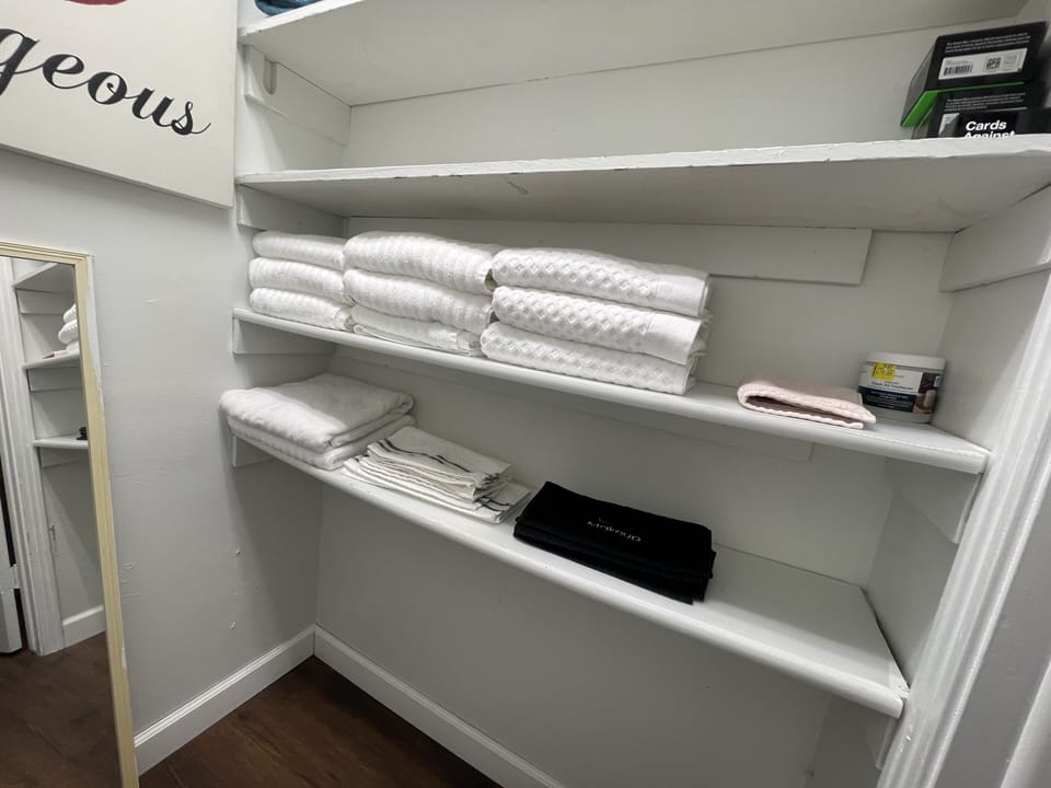 Master Bedroom (Closet)