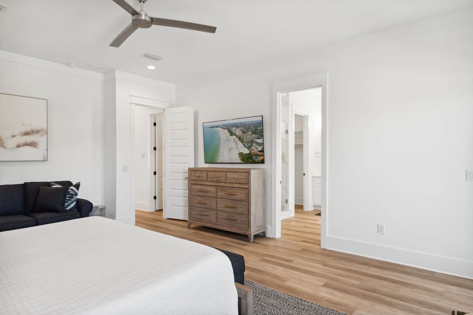 Second floor king bedroom with queen sleeper sofa 