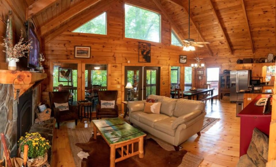 Feel at home in an eclectic mountain feel with custom furnishings.