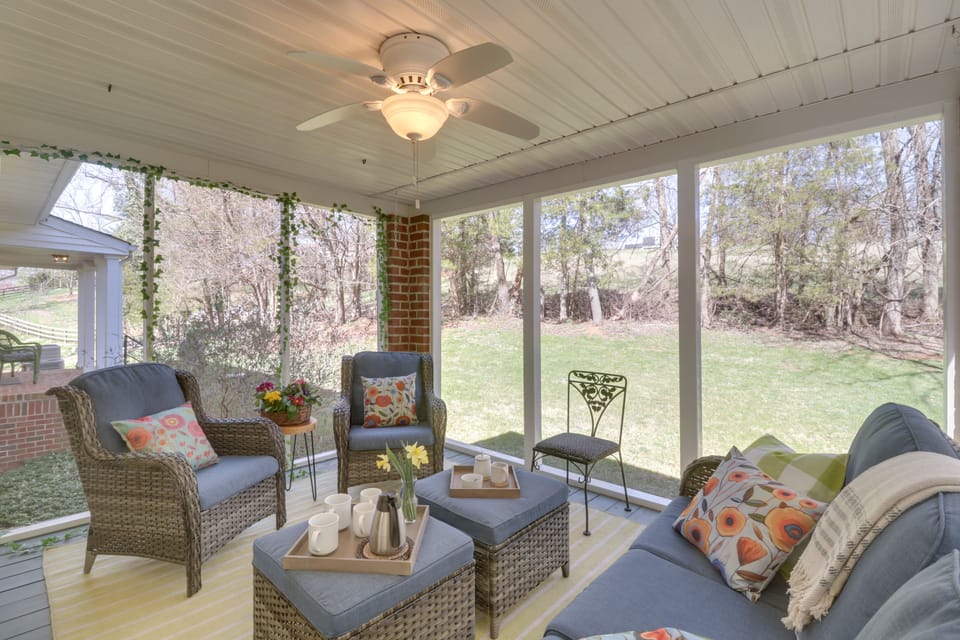 Screened Porch | 1.5-Acre Property