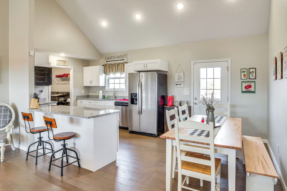 Dining Area | Kitchen