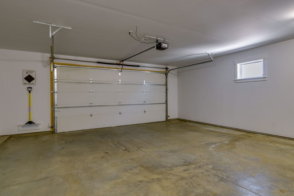 Parking | Garage (2 Vehicles) | Driveway (1 Vehicle) | Free Street Parking