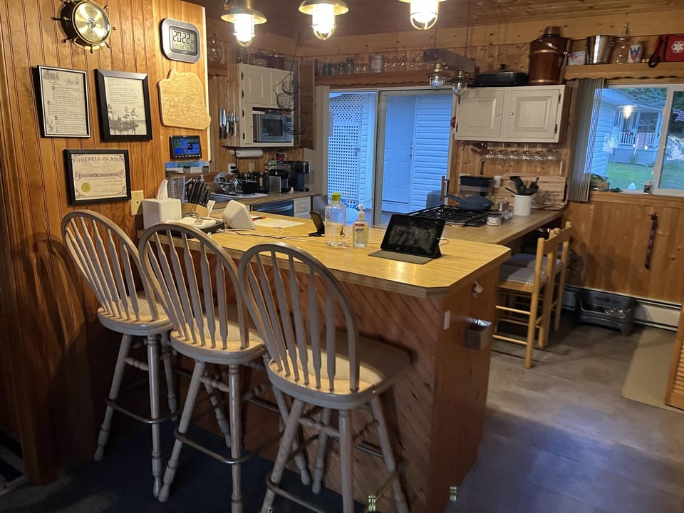 Kitchen bar area